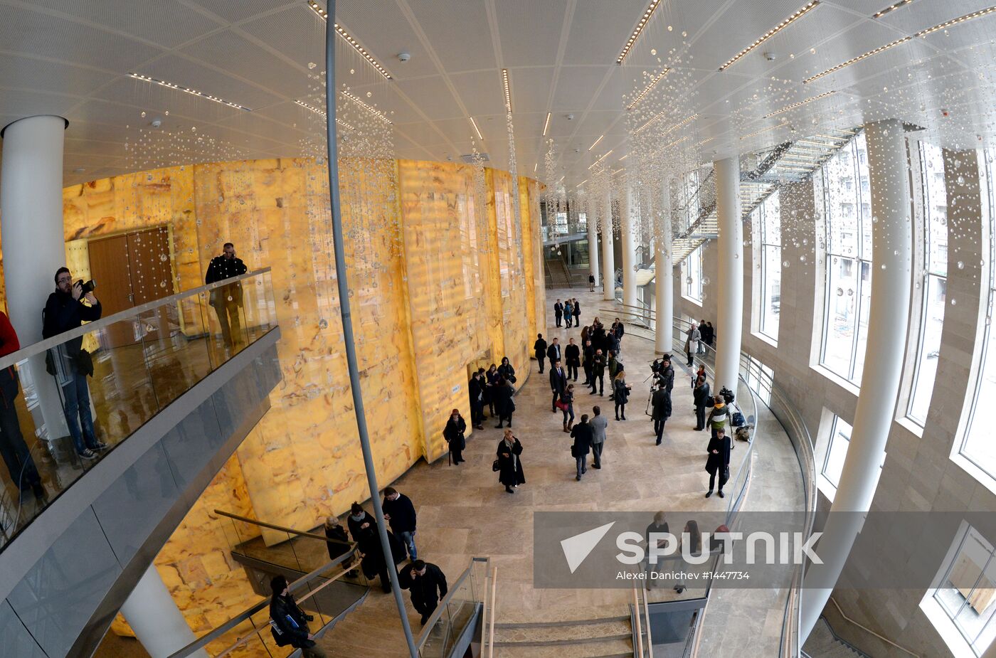 V. Gergiev tests acoustics of Mariinsky Theater's new stage
