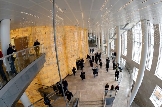 V. Gergiev tests acoustics of Mariinsky Theater's new stage
