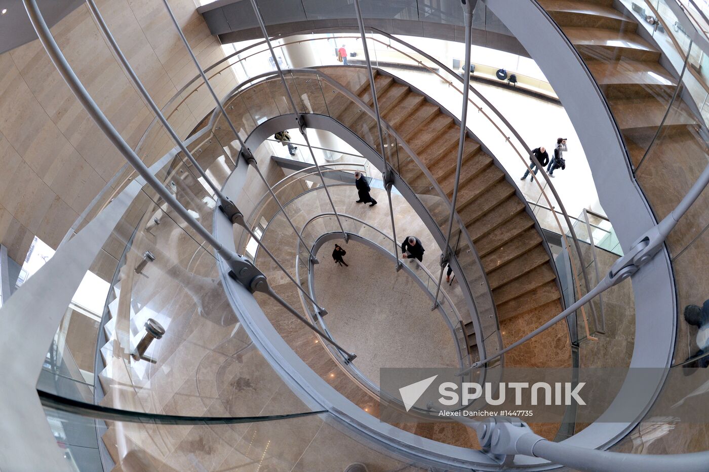 V. Gergiev tests acoustics of Mariinsky Theater's new stage