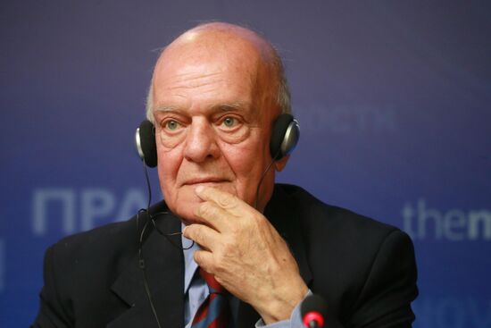 News conference by Syrian opposition delegates