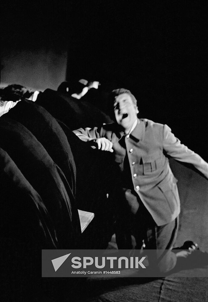 Play "Ten Days that Shook the World"