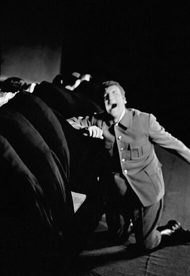 Play "Ten Days that Shook the World"
