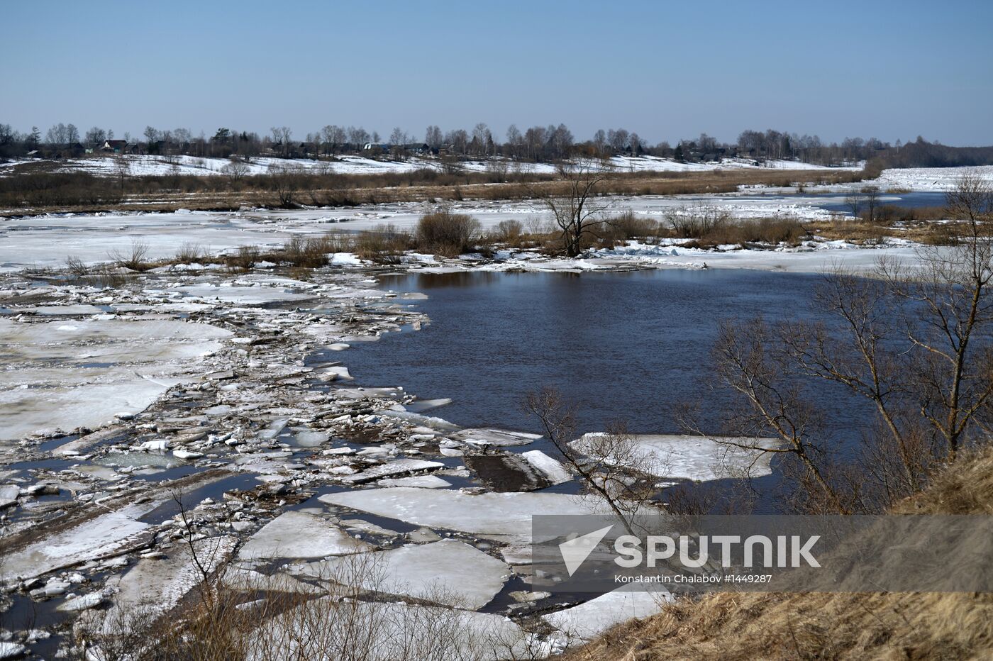 Ice drift in Novgorod Region