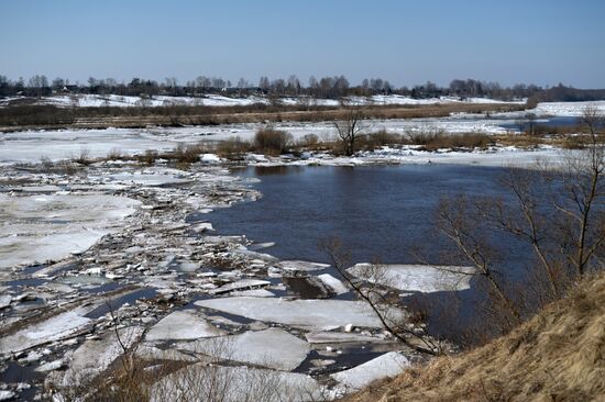 Ice drift in Novgorod Region