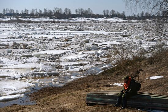 Ice drift in Novgorod Region