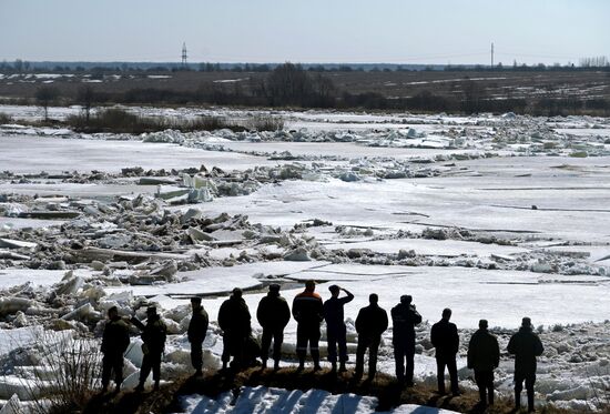 Ice drift in Novgorod Region