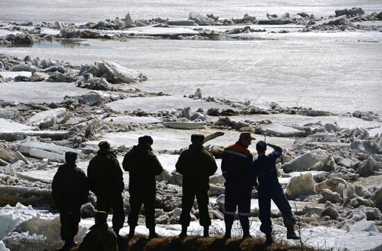 Ice drift in Novgorod Region