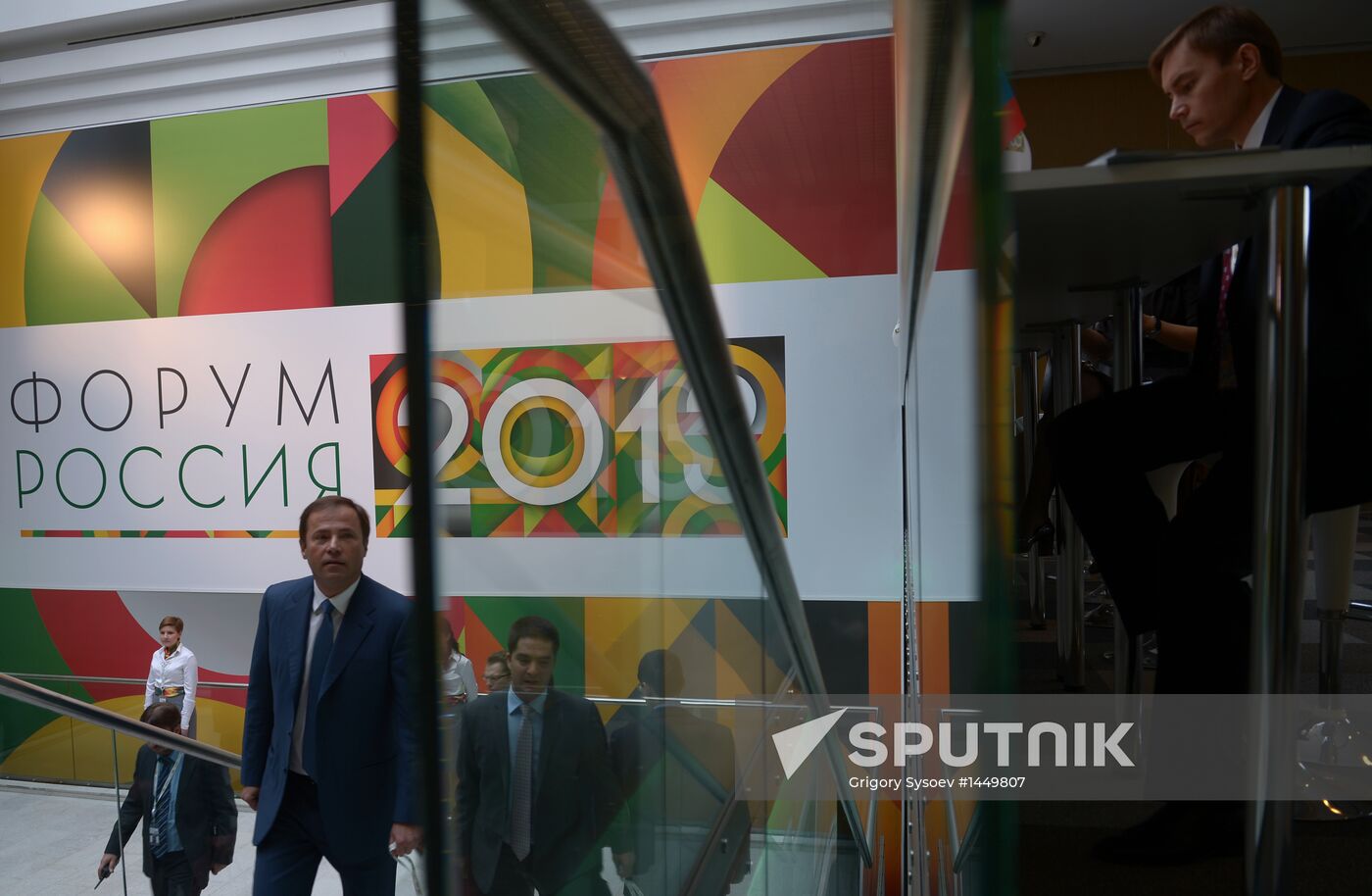 Ivanov, Powell meet at Russia Forum 2013