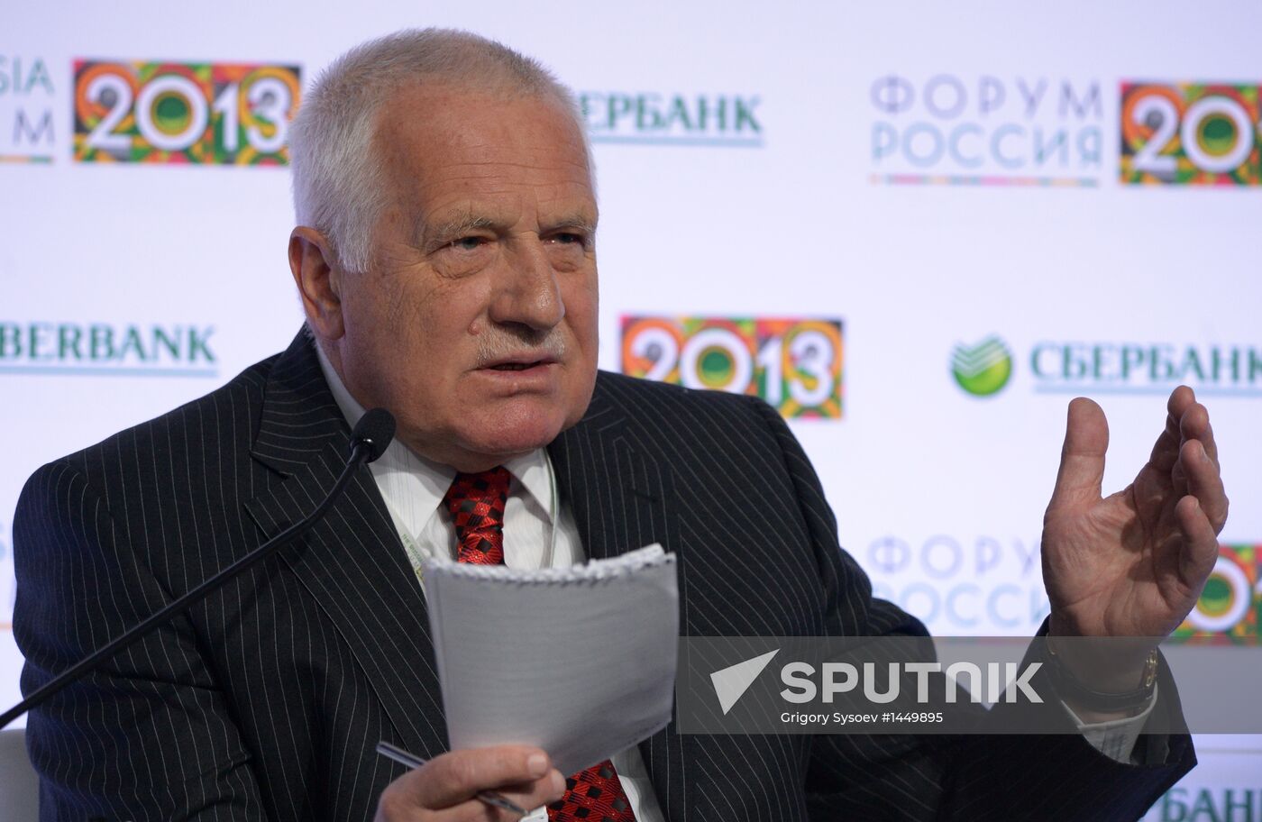 Ivanov, Powell meet at Russia Forum 2013
