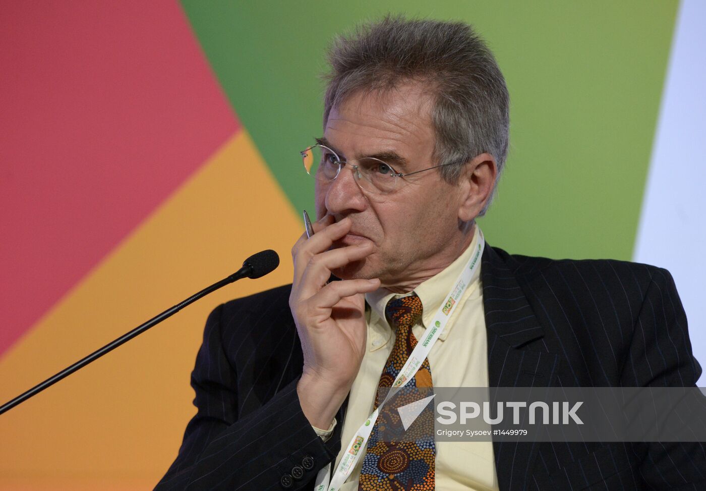 Ivanov, Powell meet at Russia Forum 2013