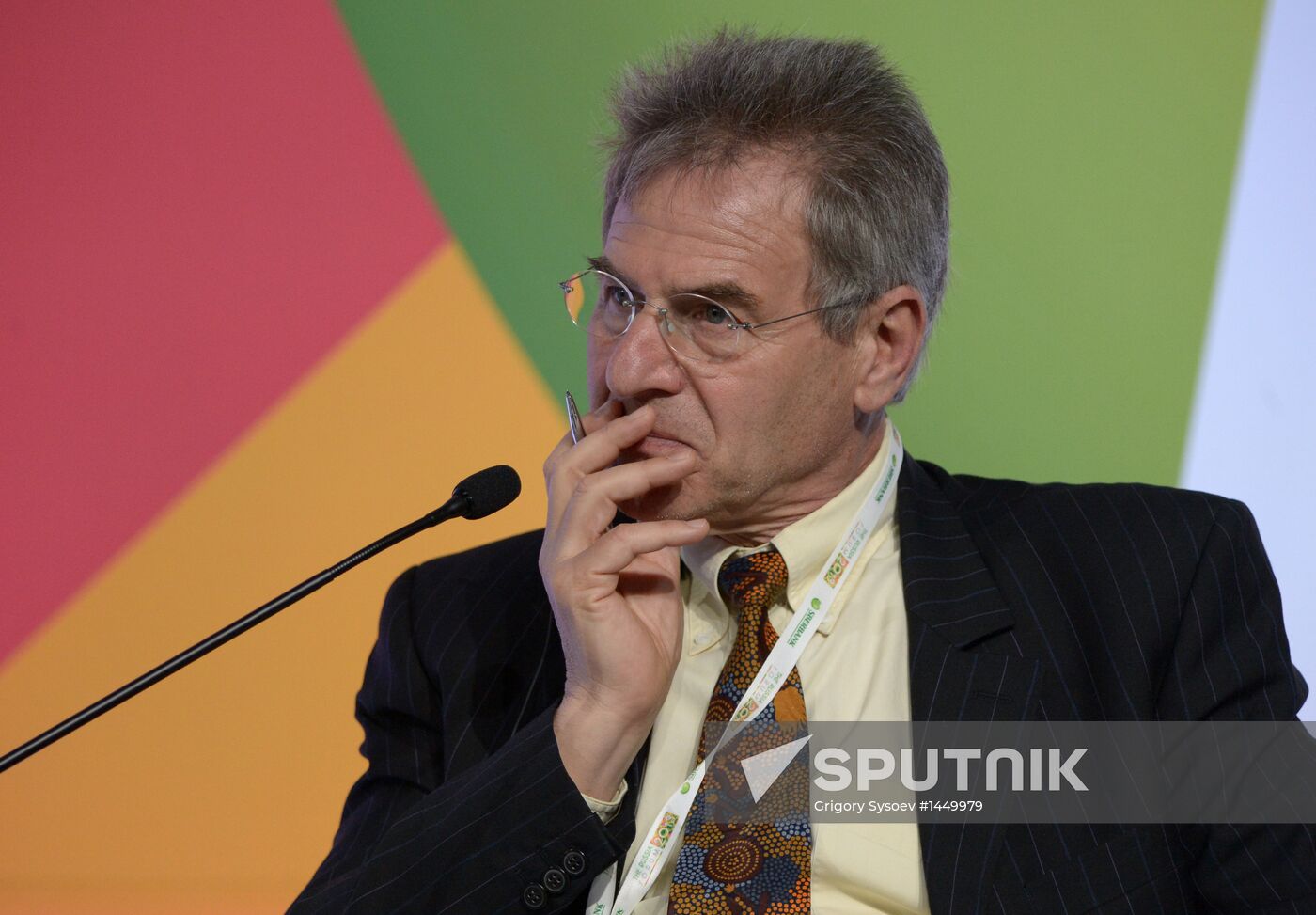 Ivanov, Powell meet at Russia Forum 2013