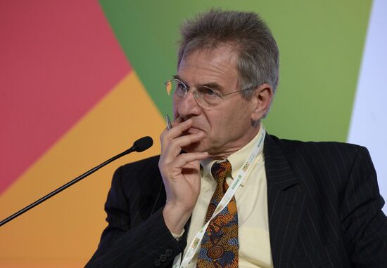 Ivanov, Powell meet at Russia Forum 2013
