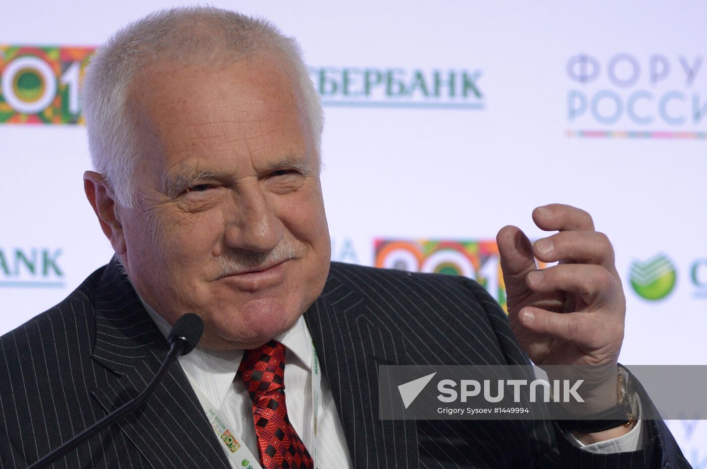 Ivanov, Powell meet at Russia Forum 2013