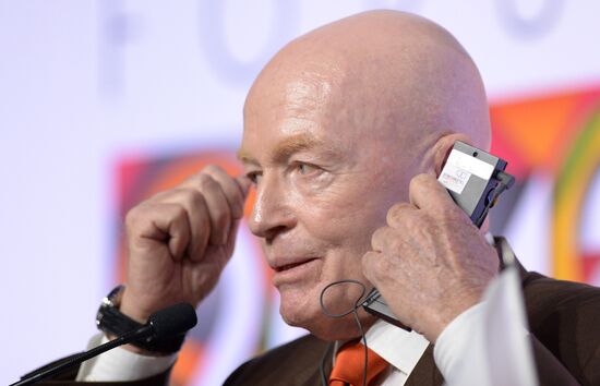 Ivanov, Powell meet at Russia Forum 2013