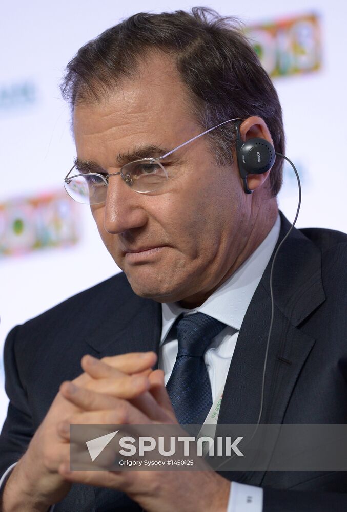 Ivanov, Powell meet at Russia Forum 2013