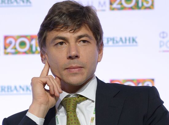 Ivanov, Powell meet at Russia Forum 2013