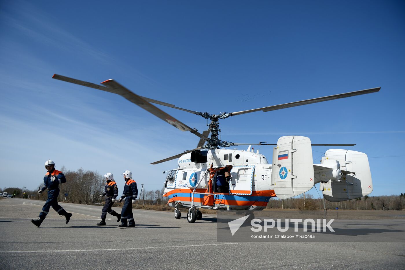 EMERCOM training exercise in road accident response
