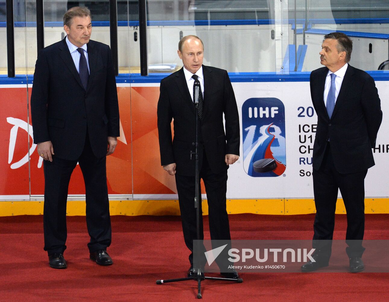 V. Putin visits opening of Hockey Juniors World Championship
