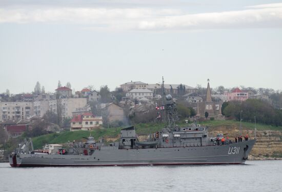 Participants in Blackseafor exercise arrive to Sevastopol