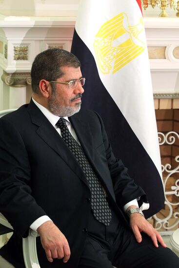Vladimir Putin meets with Mohamed Morsi