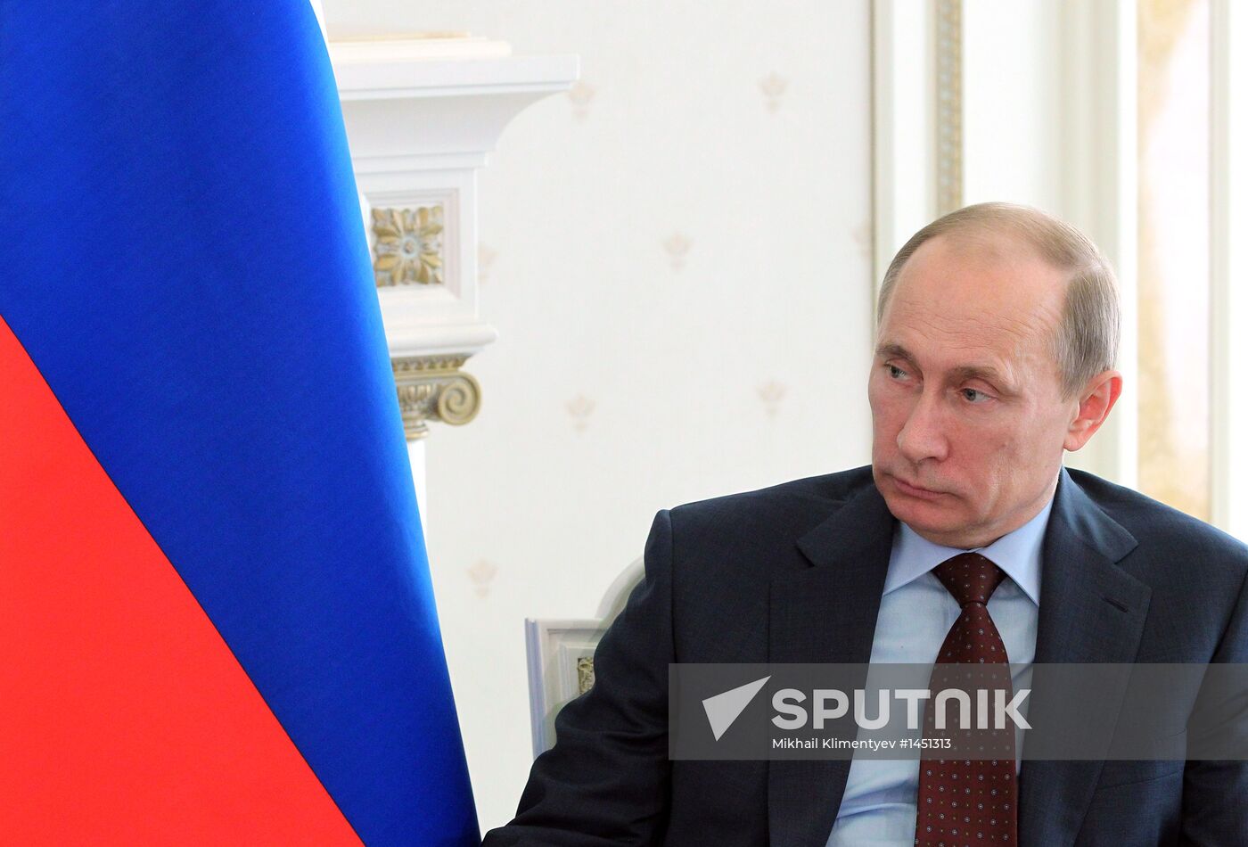 Vladimir Putin meets with Mohamed Morsi