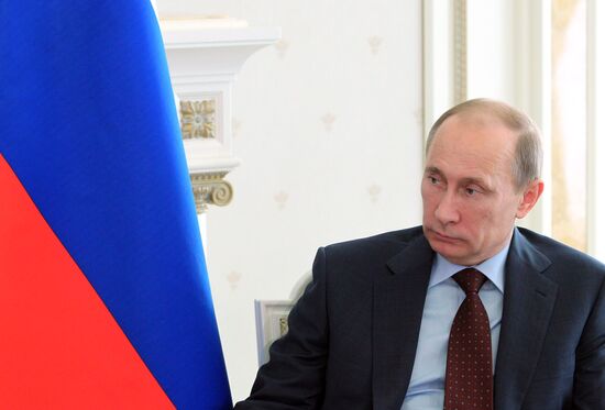 Vladimir Putin meets with Mohamed Morsi