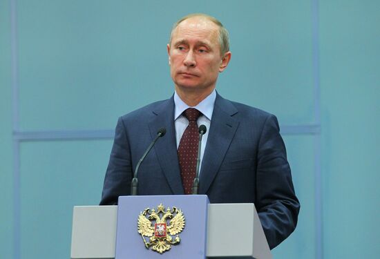 Vladimir Putin meets with Mohamed Morsi