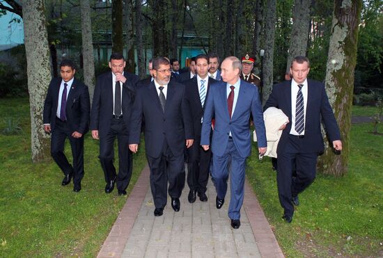 Vladimir Putin meets with Mohamed Morsi