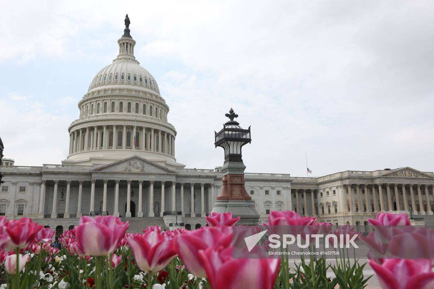 US Capitol on days of national mourning in America