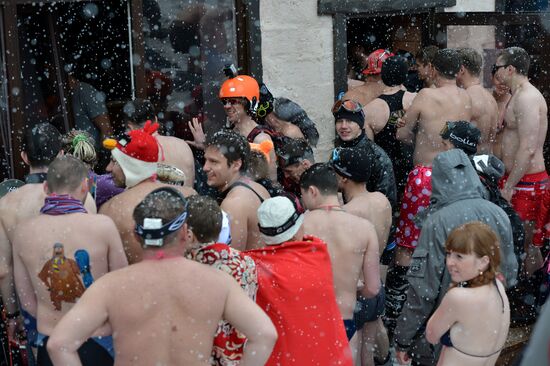 Hundreds of skiers take part in bikini parade in Siberia