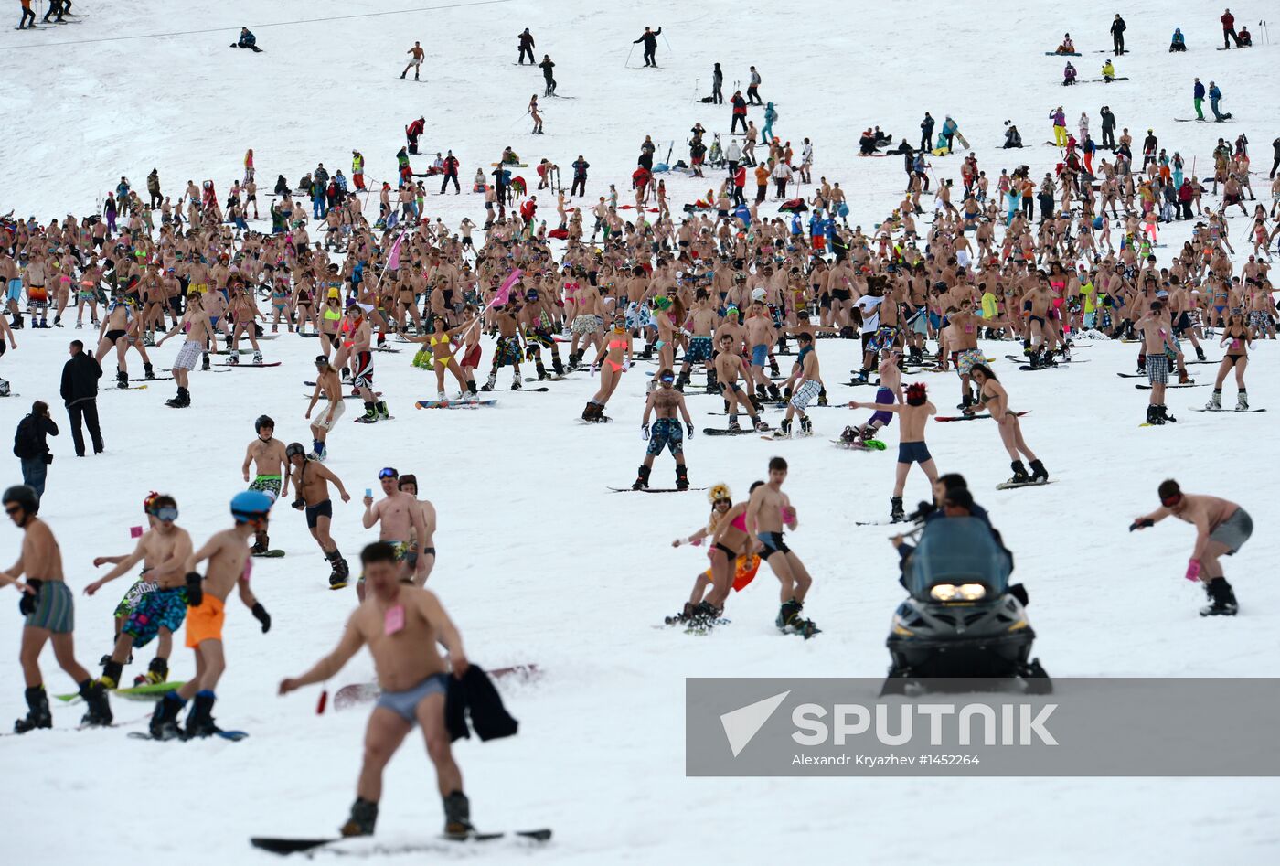 Hundreds of skiers take part in bikini parade in Siberia