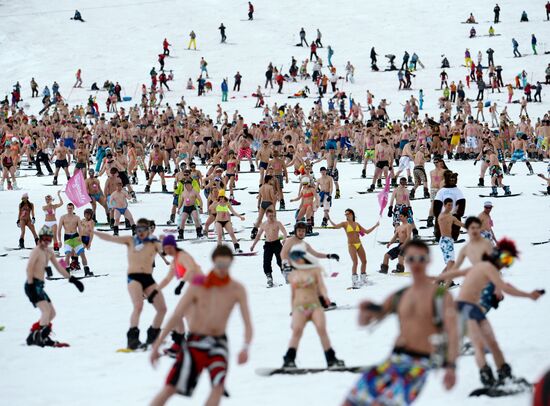 Hundreds of skiers take part in bikini parade in Siberia