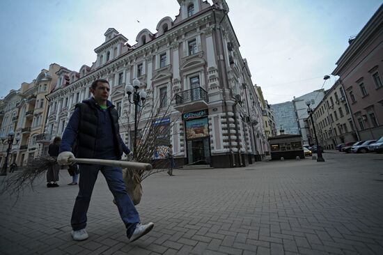 Spring subbotniks in Moscow