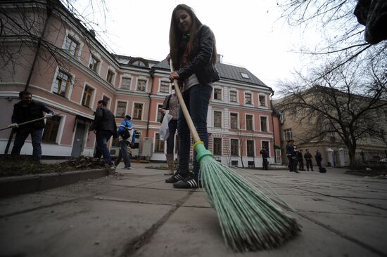 Spring subbotniks in Moscow