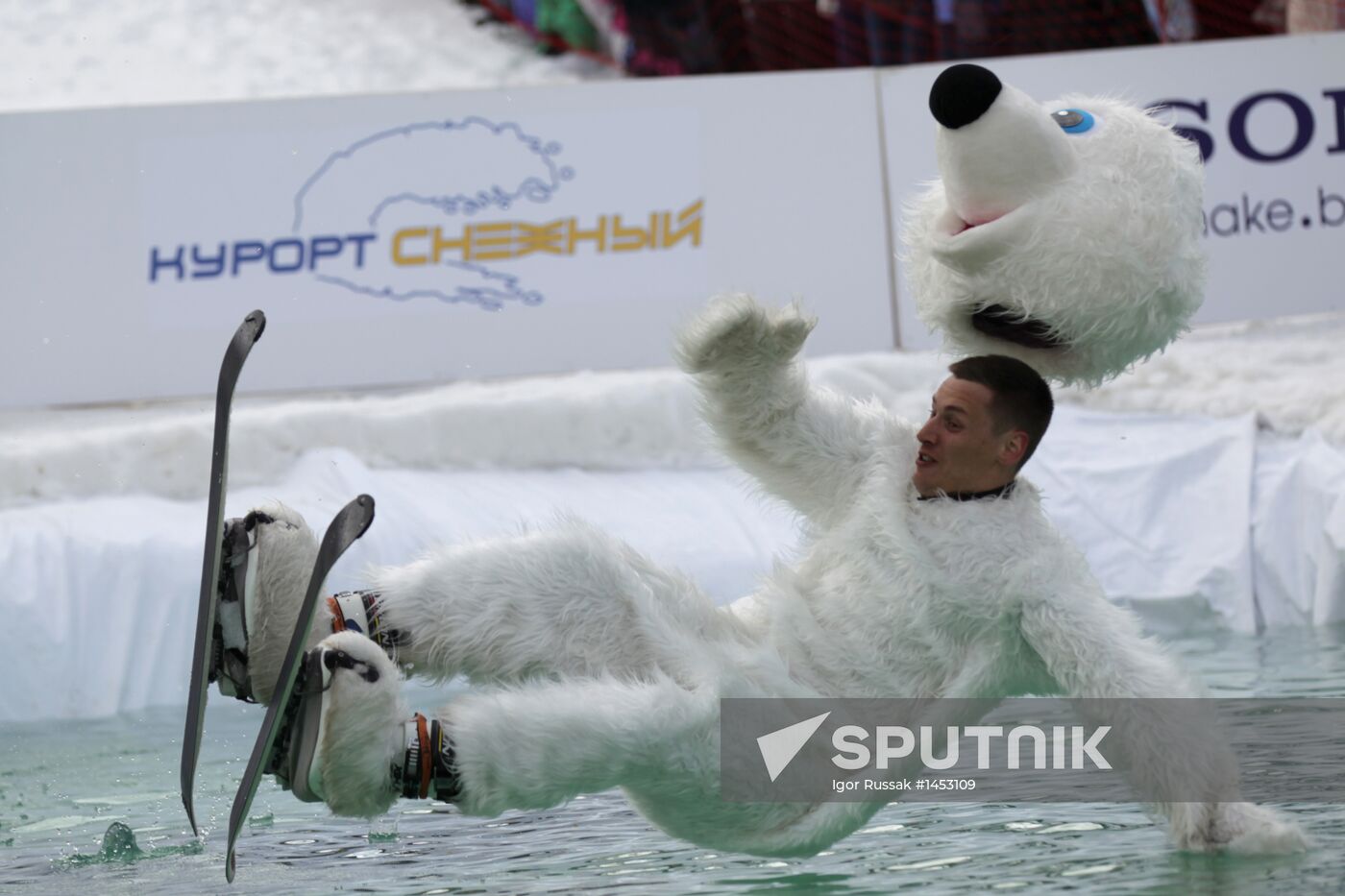 Red Bull Jump & Freeze aqua-show