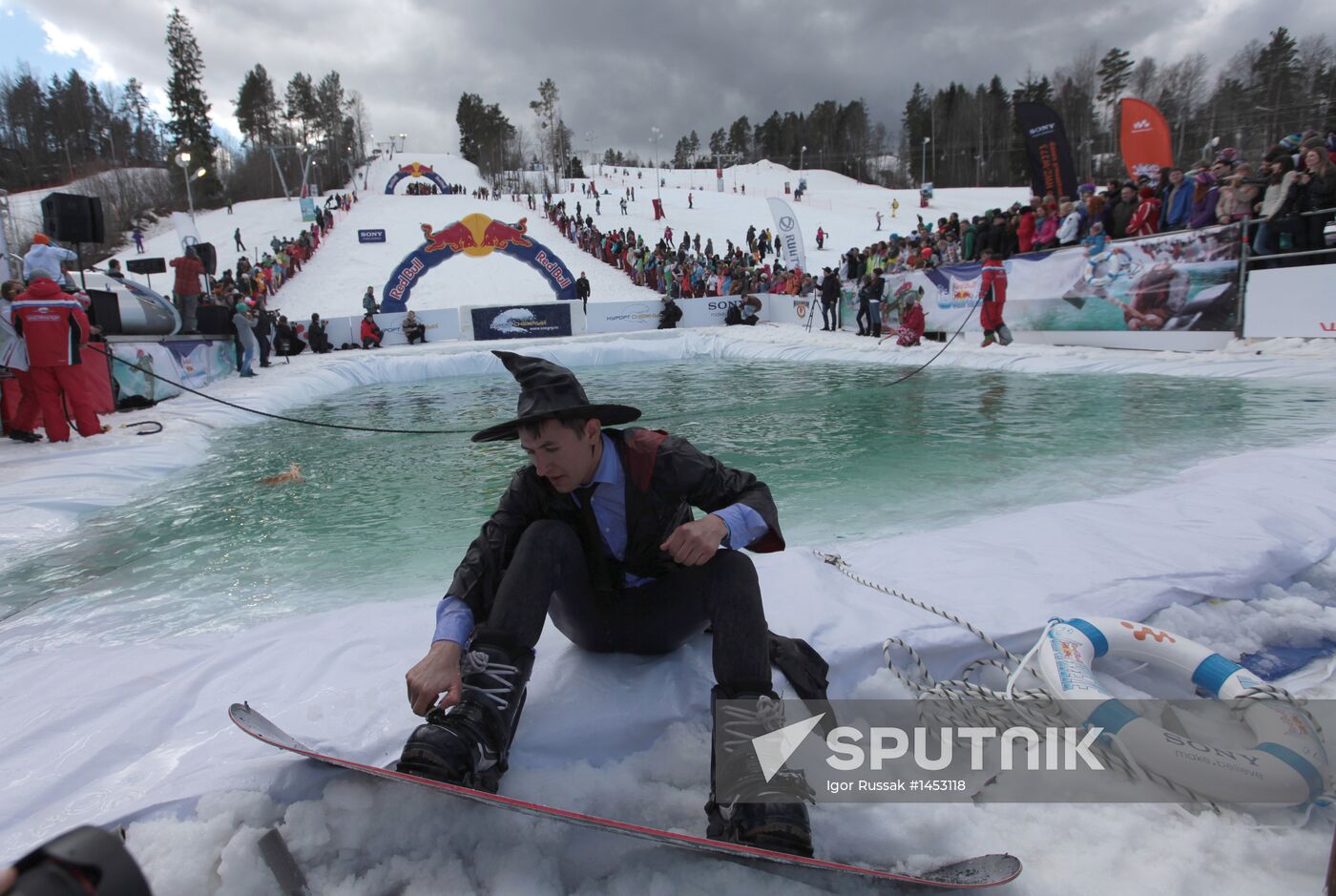 Red Bull Jump & Freeze aqua-show