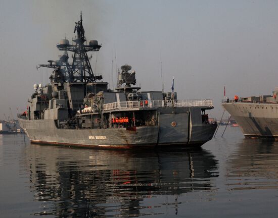 Welcoming Pacific Fleet convoy in Vladivostok