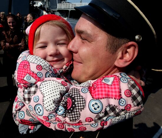 Welcoming Pacific Fleet convoy in Vladivostok