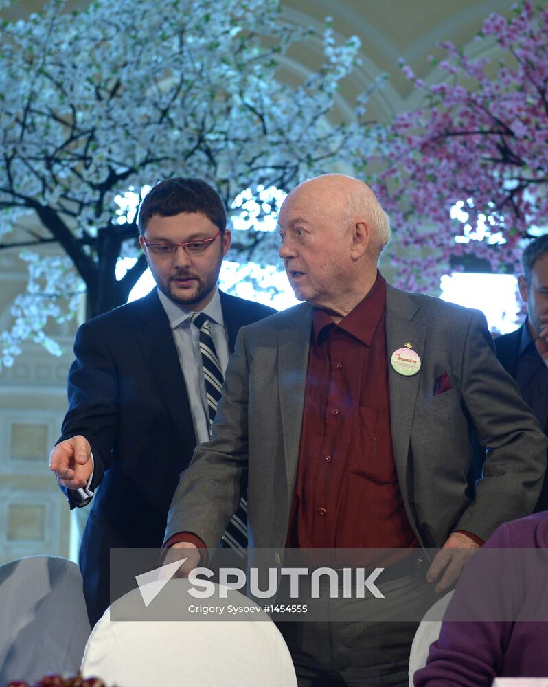 Cherry Wood arts festival opens in Moscow