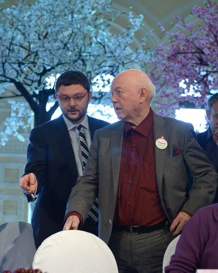 Cherry Wood arts festival opens in Moscow