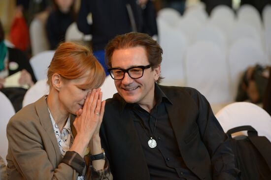 Cherry Wood arts festival opens in Moscow