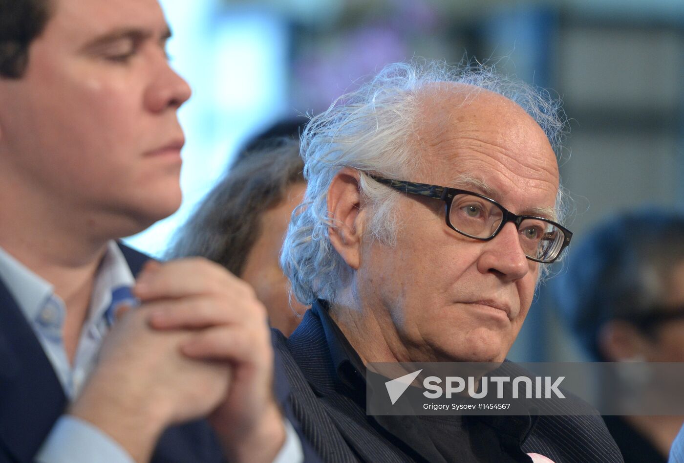 Cherry Wood arts festival opens in Moscow