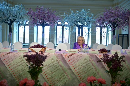 Cherry Wood arts festival opens in Moscow