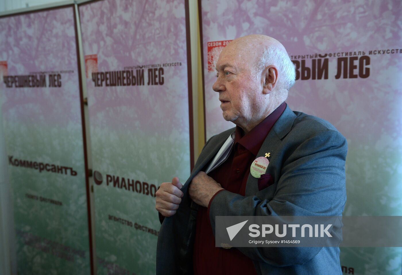 Cherry Wood arts festival opens in Moscow