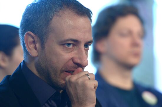 Cherry Wood arts festival opens in Moscow