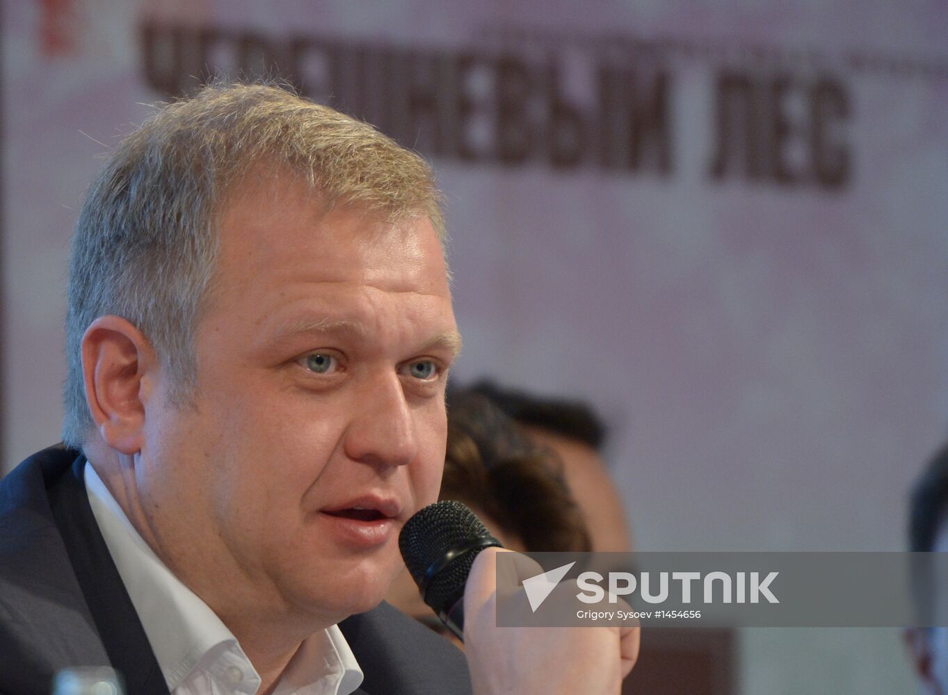 Cherry Wood arts festival opens in Moscow