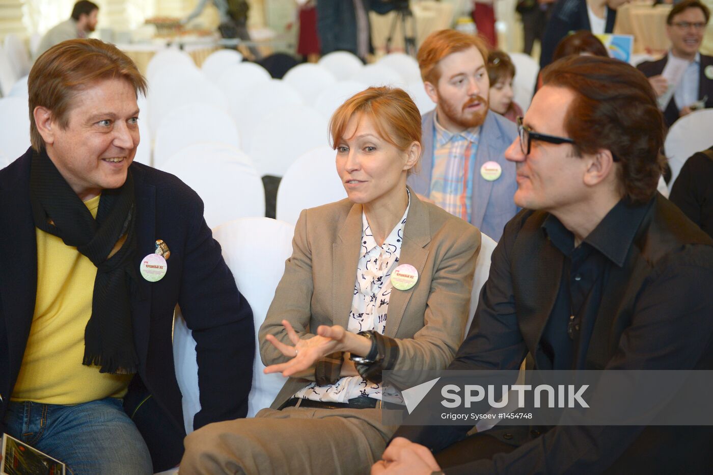 Cherry Wood arts festival opens in Moscow