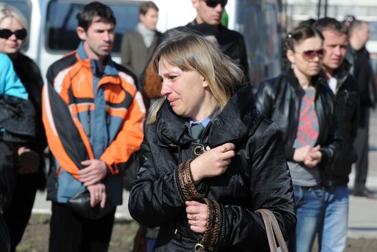 Belgorod residents commemorate victims of shooting incident
