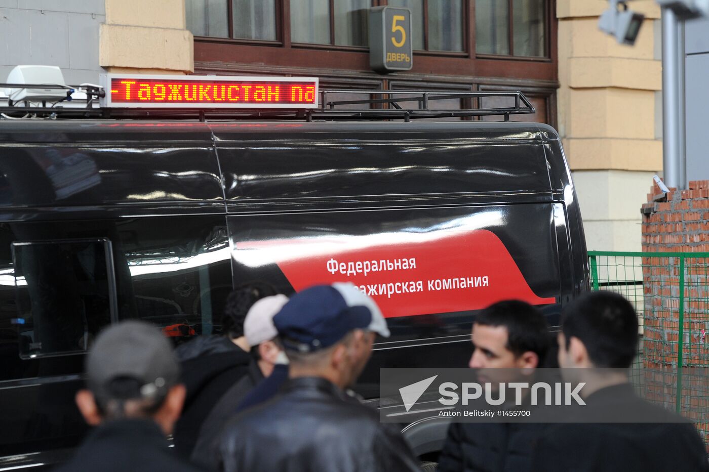 Moscow-Dushanbe train passengers checked on the platform