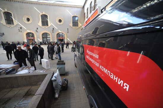 Moscow-Dushanbe train passengers checked on the platform